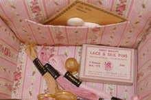 Last inn bildet i Galleri-visningsprogrammet, The needlewoman's cottage